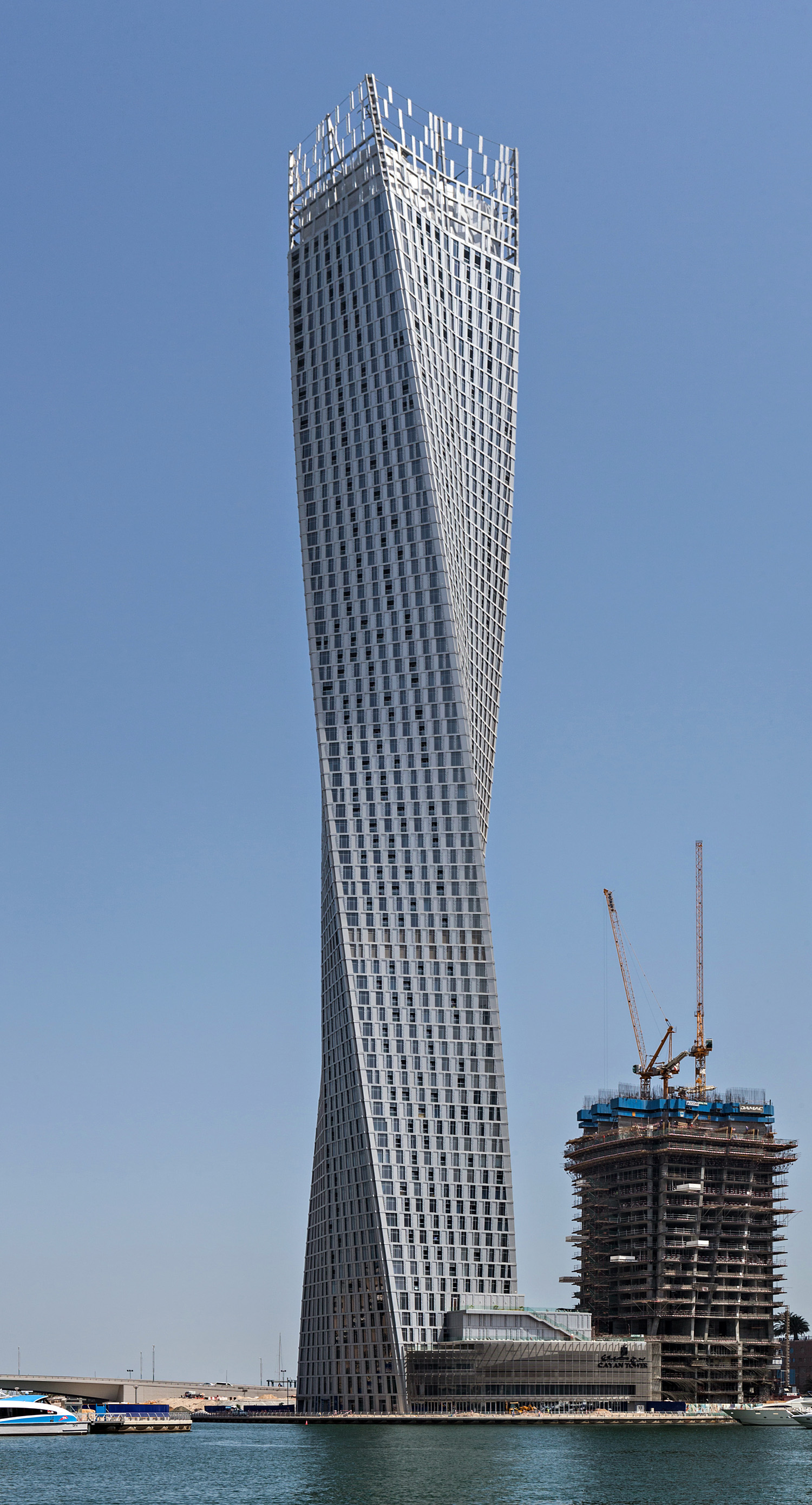Cayan Tower, Dubai - Full height view. © Mathias Beinling